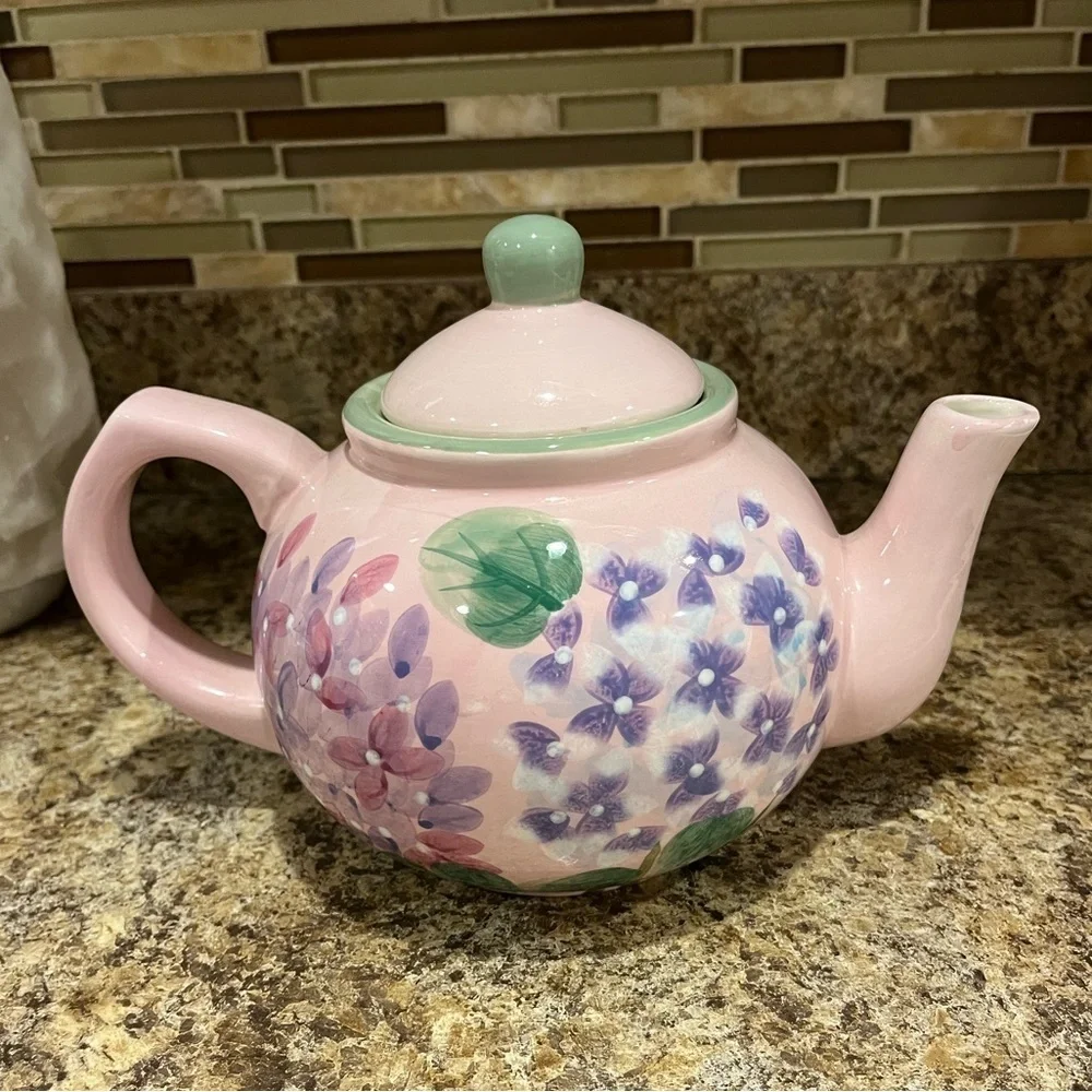 Nantucket Floral Hydrangeas Pink Teapot with Lid 7 Cup